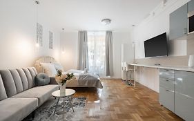 D71 - Dob 71 Central Cozy Suite - Best Location By Bqa